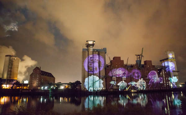 Lichtinstallation beim MS Dockville Festival (Foto: Hinrich Carstensen)