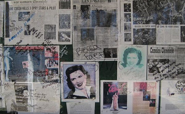 http://upload.wikimedia.org/wikipedia/commons/thumb/d/d3/Patsy_Cline_Memorial_Camden_TN_03.jpg/800px-Patsy_Cline_Memorial_Camden_TN_03.jpg