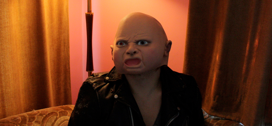 Foto von Ty Segall mit Maske