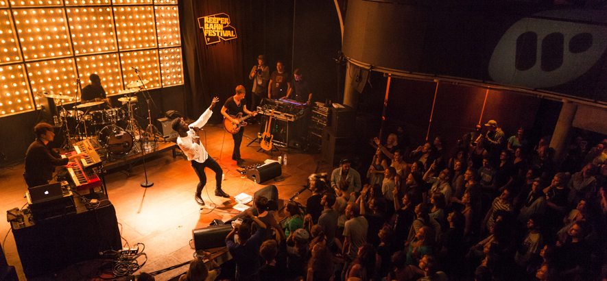 Foto von Kwabs beim Reeperbahn Festival im Mojo Club