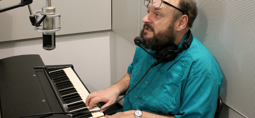 Foto von Marker Starling am Wurlitzer-Piano