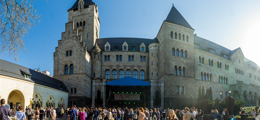 Foto eines Schlosses im polnischen Poznań, wo das 