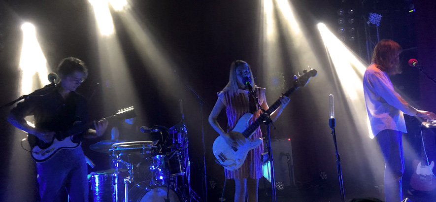 Die Berliner Band Fenster auf der Bühne am 13. September in Berlin