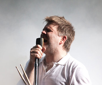 LCD Soundsystem – „(We Don’t Need This) Fascist Groove Thang“