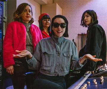 Sleater-Kinney kündigen neues Album an – produziert von St. Vincent