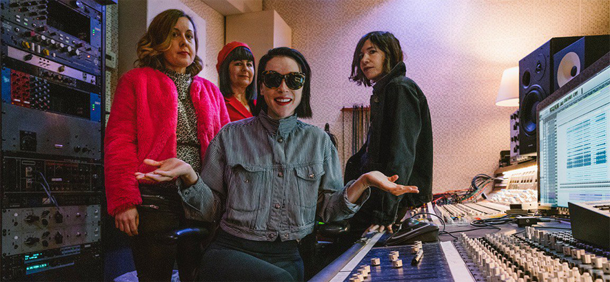 Sleater-Kinney kündigen neues Album an – produziert von St. Vincent