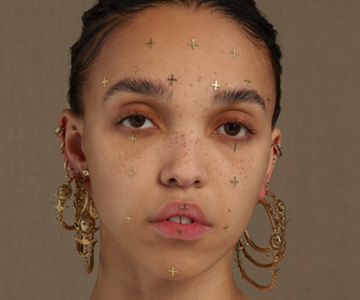 FKA Twigs veröffentlicht neuen Song „Cellophane“