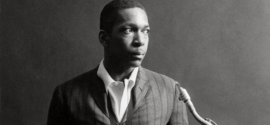 Jazz-Saxofonist John Coltrane. „Blue World“ ist sein verlorenes Album von 1964, dessen Titelstück unser Track des Tages ist.