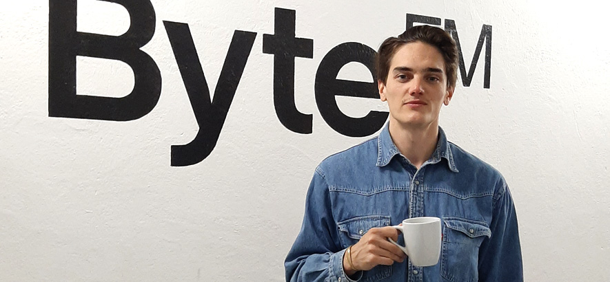 Foto des Musikers Bobby Oroza, der zu Gast war im ByteFM Magazin