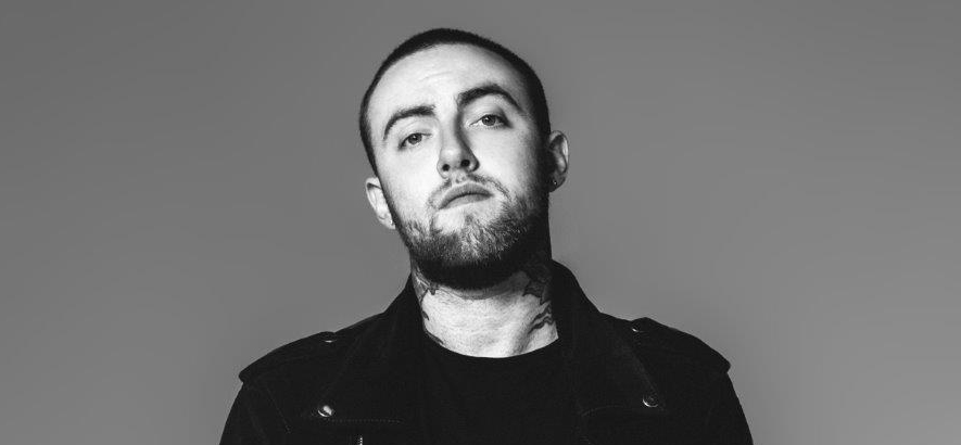 Der Rapper Mac Miller. Er starb heute vor einem Jahr. Unser heutiger Track des Tages ist sein Song „Dang“.