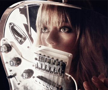 Chromatics – „Light As A Feather“