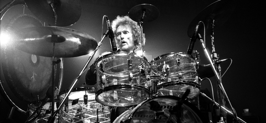 Schlagzeuger Ginger Baker. Er starb am 6. Oktober 2019. 1970 saß er bei Fela Kutis „Let's Start“ an den Drums.