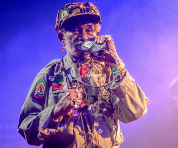 Lee „Scratch“ Perry und Brian Eno veröffentlichen „Here Come The Warm Dreads“