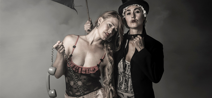  Sierra und Bianca Casady alias CocoRosie. Ihr neuer Song „Smash My Head“ ist heute unser Track des Tages.