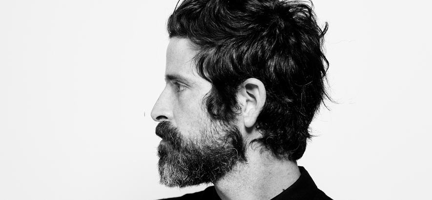 Der Folk-Pop-Künstler Devendra Banhart. Für eines Zeile unseres Tracks des Tages „Taking A Page“ holte er sich Carole Kings Segen.