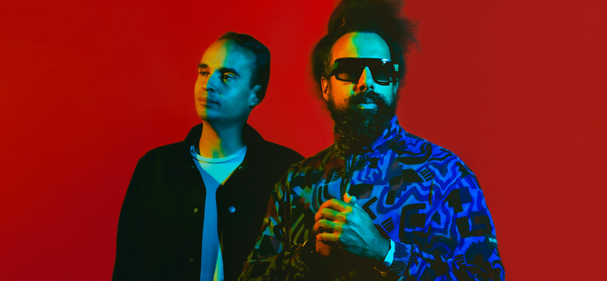 Pressefoto von John Tejada und Reggie Watts alias Wajatta, deren „Don’t Let Get You Down“ unser Track des Tages ist.