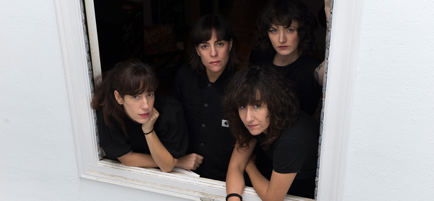 Foto des spanischen Quartetts Melenas. Ihre Single „Primer Tiempo“ ist Reverbcore für seltsame Zeiten.