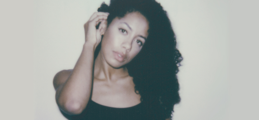 Jayda G, deren Piano-House-Track „Both Of Us“ heute unser Track des Tages ist.