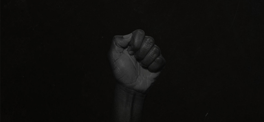 Cover des Albums „Untitled (Black Is)“ von der Band Sault, ein Soul-Statement, dessen Bedeutung weit über die Musik hinausgeht. Das Stück „Hard Life“ davon ist heute unser Track des Tages.