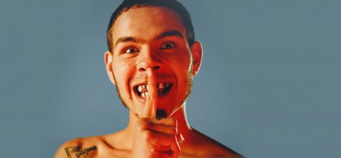 „Feel Away“: Neue Single von Slowthai mit James Blake und Mount Kimbie