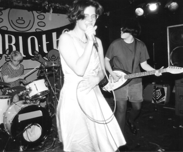 „Gimme Brains“: 20 Jahre „Ladies, Women And Girls“ von Bratmobile