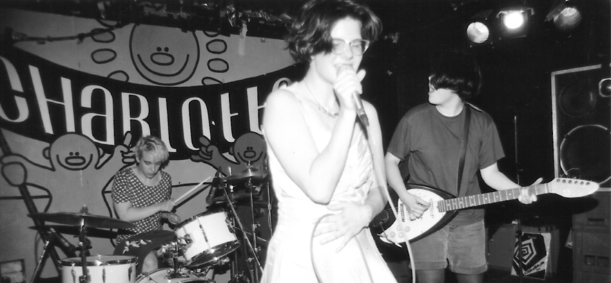 „Gimme Brains“: 20 Jahre „Ladies, Women And Girls“ von Bratmobile