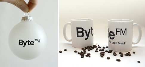 Neu im ByteFM Shop: Weihnachtskugel und Tasse