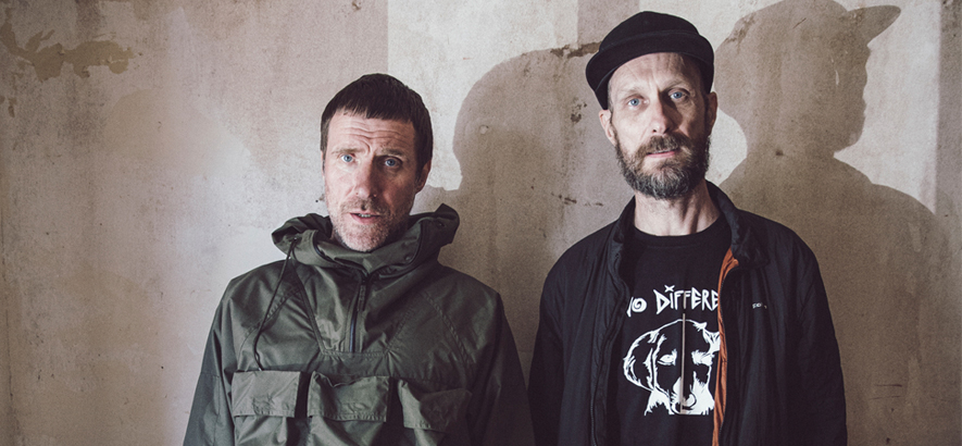 Foto der britischen Band Sleaford Mods, die mit „Spare Ribs“ ein neues Album angekündigt hat.