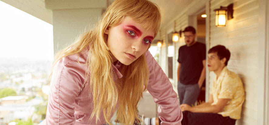 Foto von Cherry Glazerr, deren Song „Rabbit Hole“ heute unser Track des Tages ist.