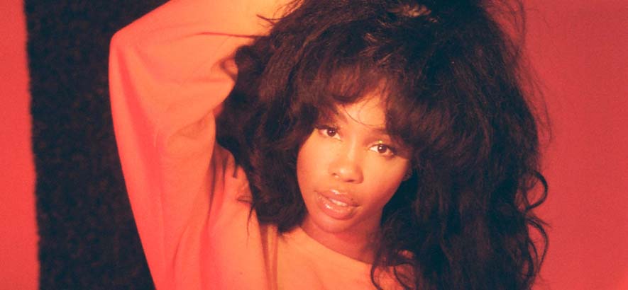 Foto von SZA, deren hoffnungsvolles Silvestergeschenk „Good Days“ heute unser Track des Tages ist.