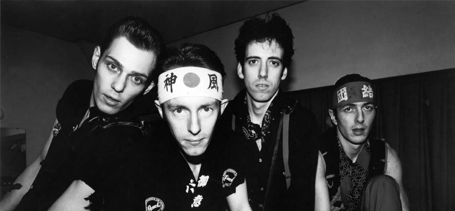 Pressebild der Band The Clash, deren Song „The Guns Of Brixton“ anlässlich des 65. Geburtstags ihres Bassisten Paul Simonon heute unser Track des Tages ist.