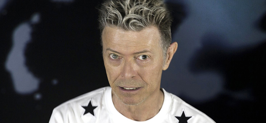 Bild aus dem letzten Photoshoot von David Bowie. Zum 5. Todestag des britischen Sängers ist sein Song „I Can't Give Everything Away“ heute unser Track des Tages.