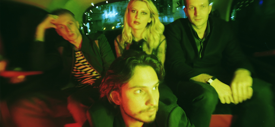 Foto der Band Wolf Alice, die mit „Blue Weekend“ ein neues Album angekündigt hat.