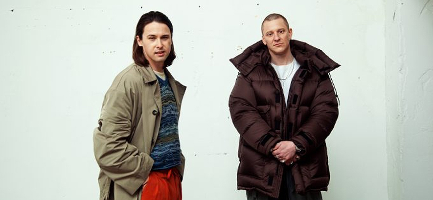 Foto des Produzenten-Duos Jungle, das mit „Loving In Stereo“ ein neues Album angekündigt hat.