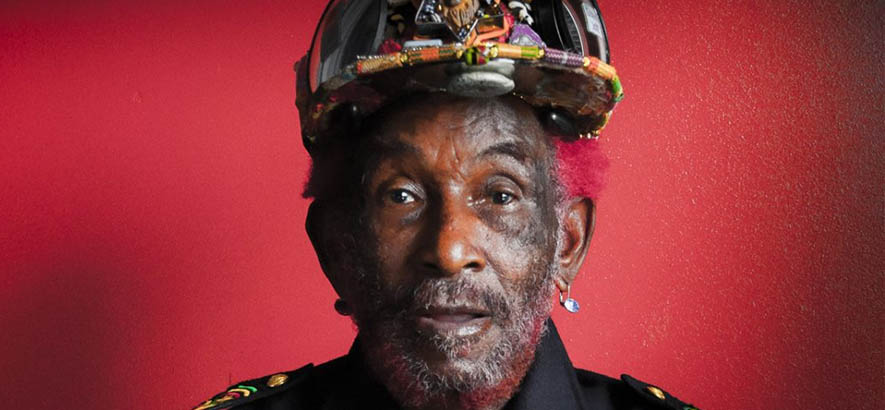 Der jamaikanische Musikproduzent Lee Perry. Das von ihm produzierte „Congoman“ von The Congos ist heute zum 85. Geburtstag von Lee „Scratch“ Perry unser Track des Tages.