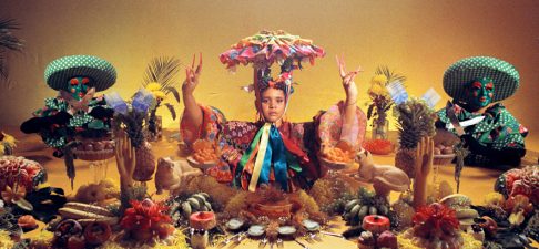 Saftige Früchte: Lido Pimientas Musikvideo zur Single „Coming Thru“