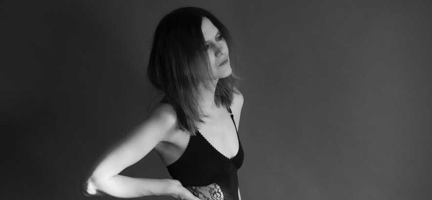 Bild der Sängerin Juliana Hatfield, deren Song „Gorgon“ unser Track des Tages ist.