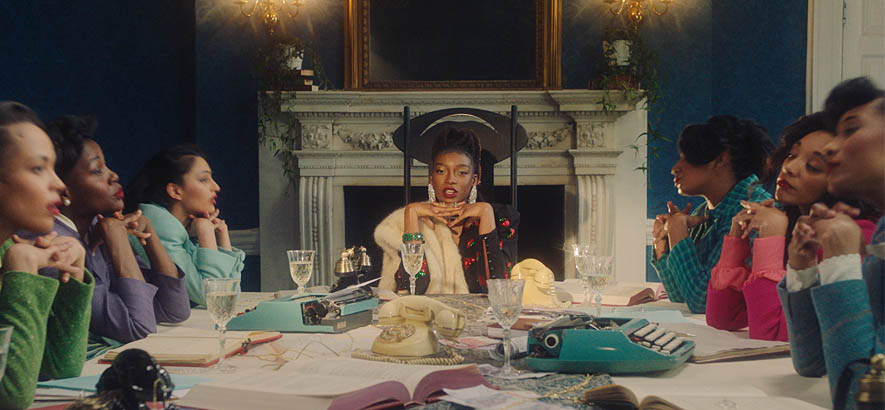 Screenshot aus dem Video zu Little Simz' neuer Single „Woman“, unserem Track des Tages.