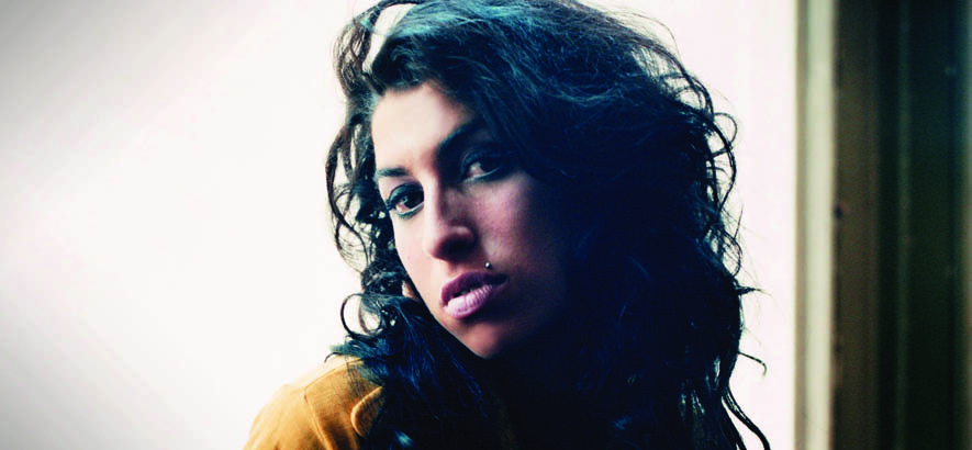 Pressebild von Amy Winehouse. „Do Me Good“, die B-Seite ihres Hits „Rehab“, ist unser Track des Tages am zehnten Todestag der britischen R&B-Sängerin.