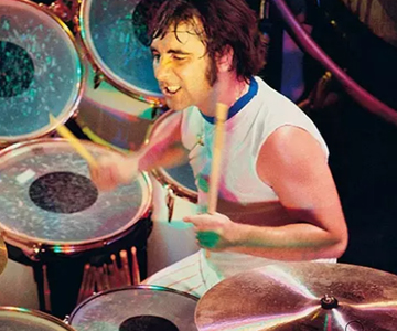 Zum 75. Geburtstag von Keith Moon: acht revolutionäre Schlagzeuger*innen