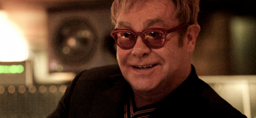 Bild von Elton John, der mit „The Lockdown Sessions“ ein neues Album angekündigt hat.