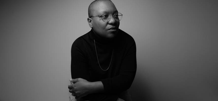 Pressebild der US-amerikanischen Sängerin und Bassistin Meshell Ndegeocello, deren Song „Virgo“ heute unser Track des Tages ist.