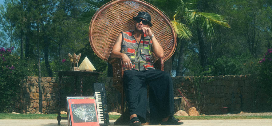 Pressebild von George Evelyn alias Nightmares On Wax, dessen neue Single „Own Me“ heute unser Track des Tages ist.