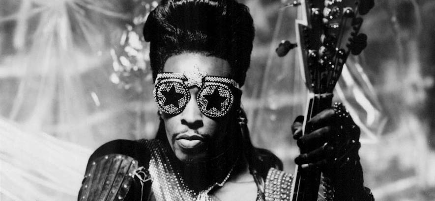 Pressebild des Funk-Bassisten William „Bootsy“ Collins, anlässlich dessen 70. Geburtstags sein Song „I'd Rather Be With You“ heute unser Track des Tages ist.