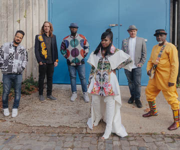 „Electricity“: Ibibio Sound Machine treffen auf Hot Chip