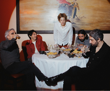 Spoon kündigen neues Album „Lucifer On The Sofa“ an