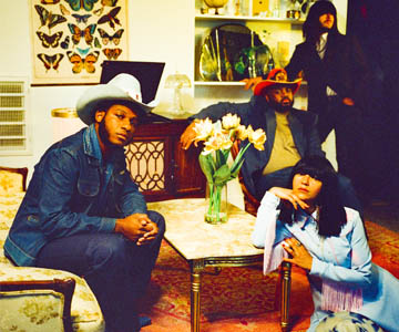 „B-Side“: neue EP von Khruangbin und Leon Bridges