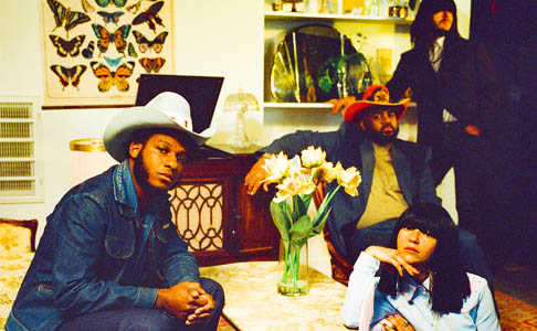 „B-Side“: neue EP von Khruangbin und Leon Bridges