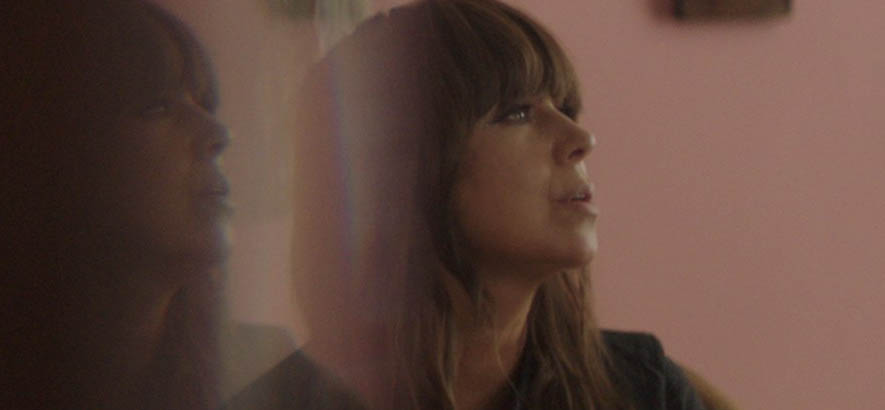 Pressebild der Sängerin und Musikerin Cat Power, deren Song „Nude As The News“ anlässlich ihres 50. Geburtstags unser Track des Tages ist.