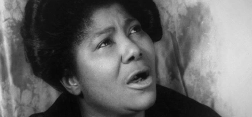 Foto von Mahalia Jackson, an deren 60. Todestag ihrer Aufnahme von „What The World Needs Now Is Love“ unser Track des Tages ist.